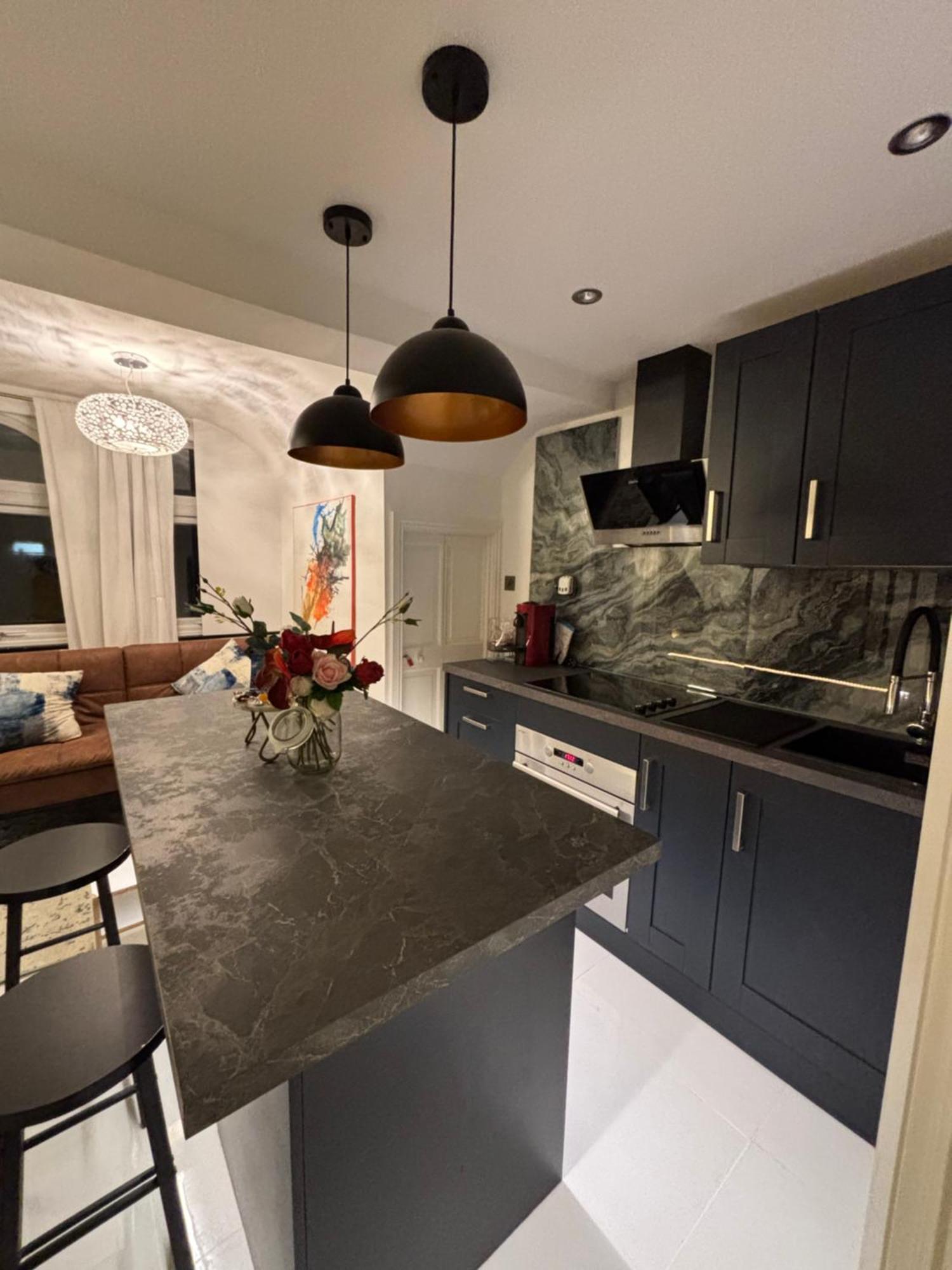 Newly Renovated Modern Studio Apartment In West Kensington London Ngoại thất bức ảnh